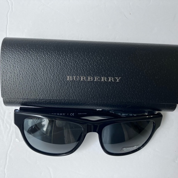 Burberry Sunglasses New with Case - Picture 10 of 16